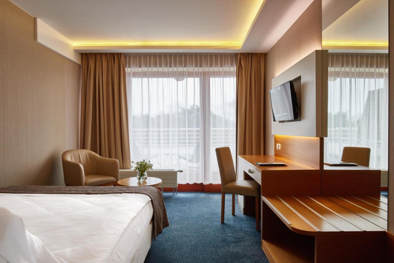 Hotel Dom Zdrojowy Resort & Spa - Destigo Hotels ヤスタルニャ エクステリア 写真