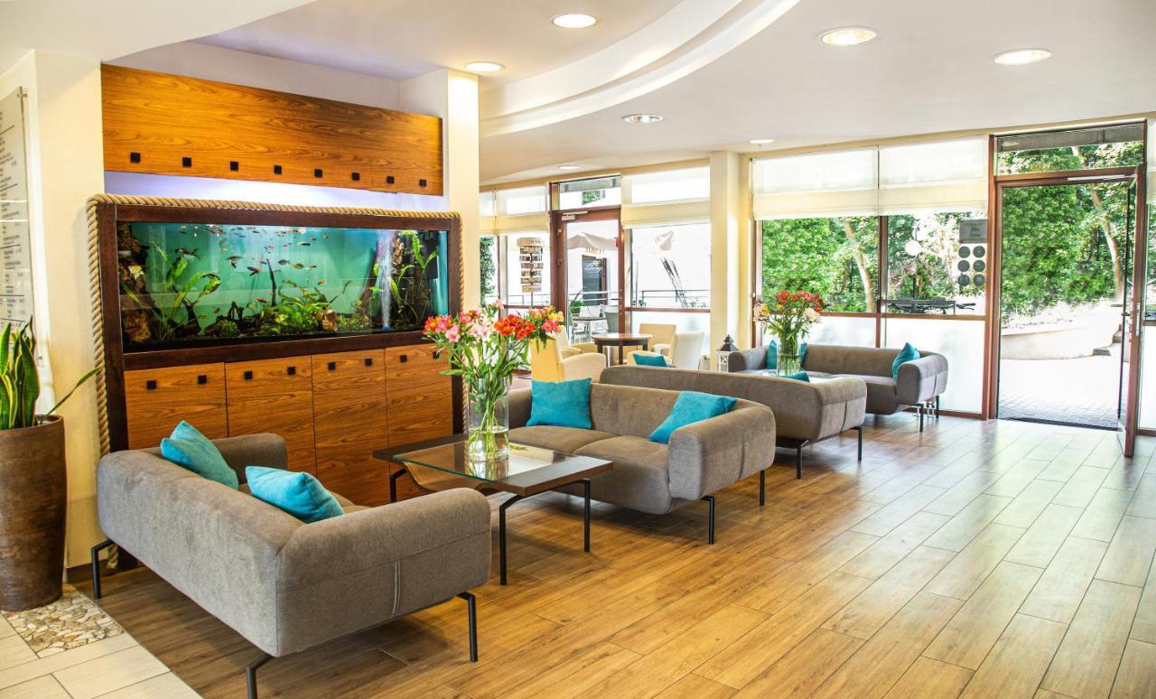 Hotel Dom Zdrojowy Resort & Spa - Destigo Hotels ヤスタルニャ エクステリア 写真