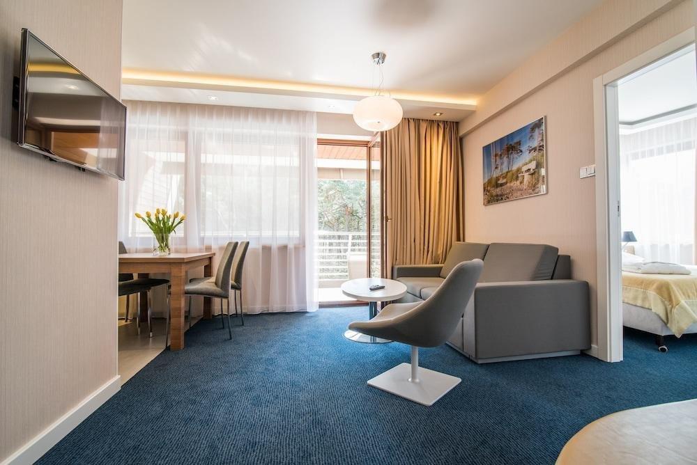 Hotel Dom Zdrojowy Resort & Spa - Destigo Hotels ヤスタルニャ エクステリア 写真