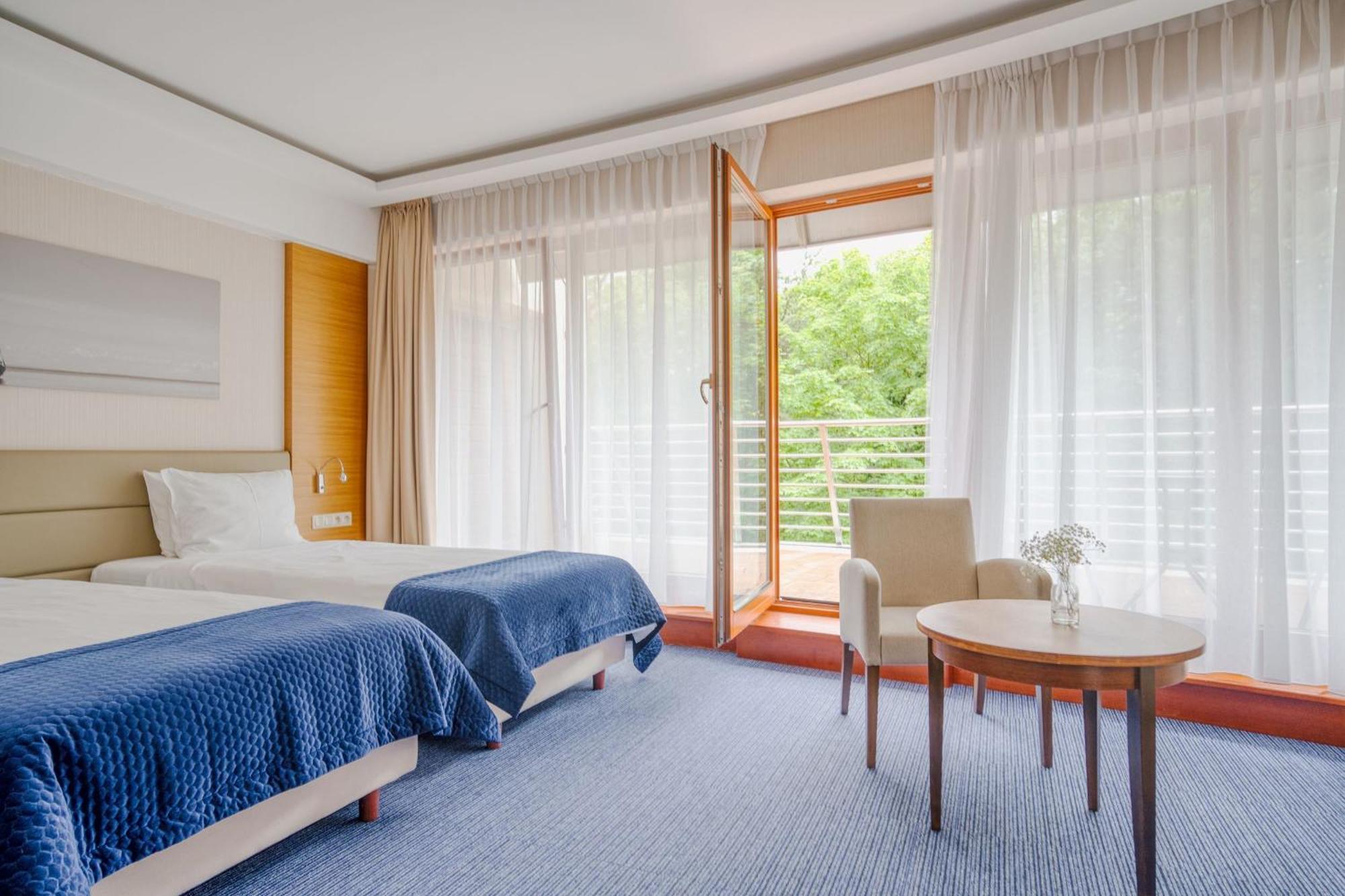 Hotel Dom Zdrojowy Resort & Spa - Destigo Hotels ヤスタルニャ エクステリア 写真