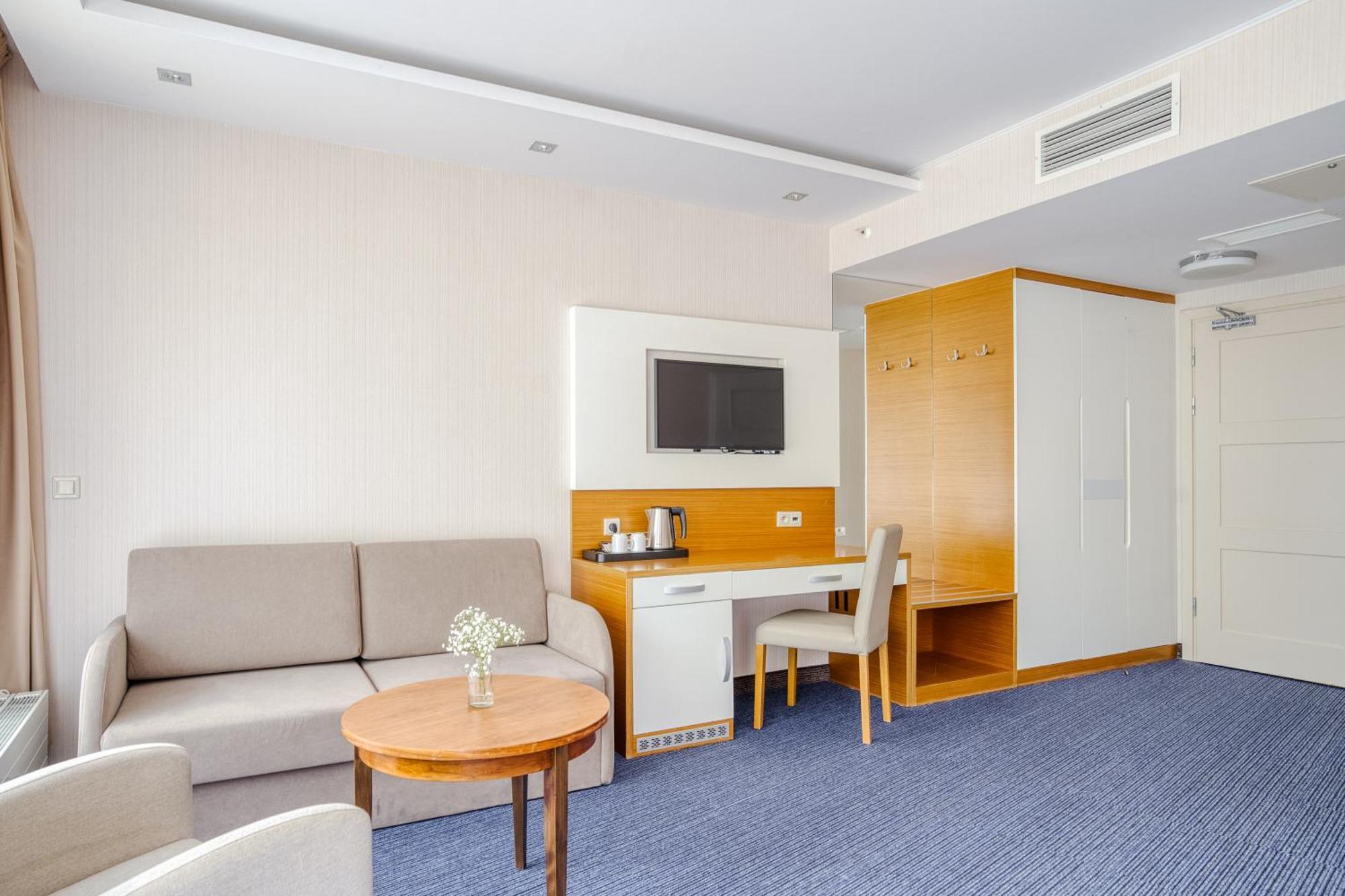 Hotel Dom Zdrojowy Resort & Spa - Destigo Hotels ヤスタルニャ エクステリア 写真